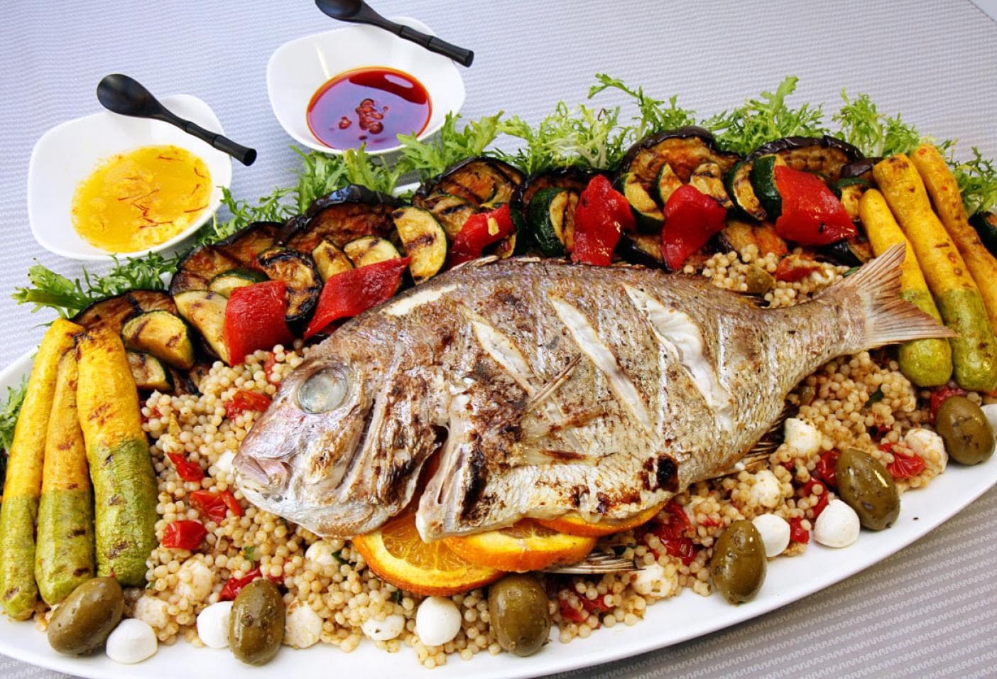 Рыба на шри ланке. Мезе на Кипре. Рыбное мезе на Кипре. Блюда из рыбы. Блюдо "рыба".